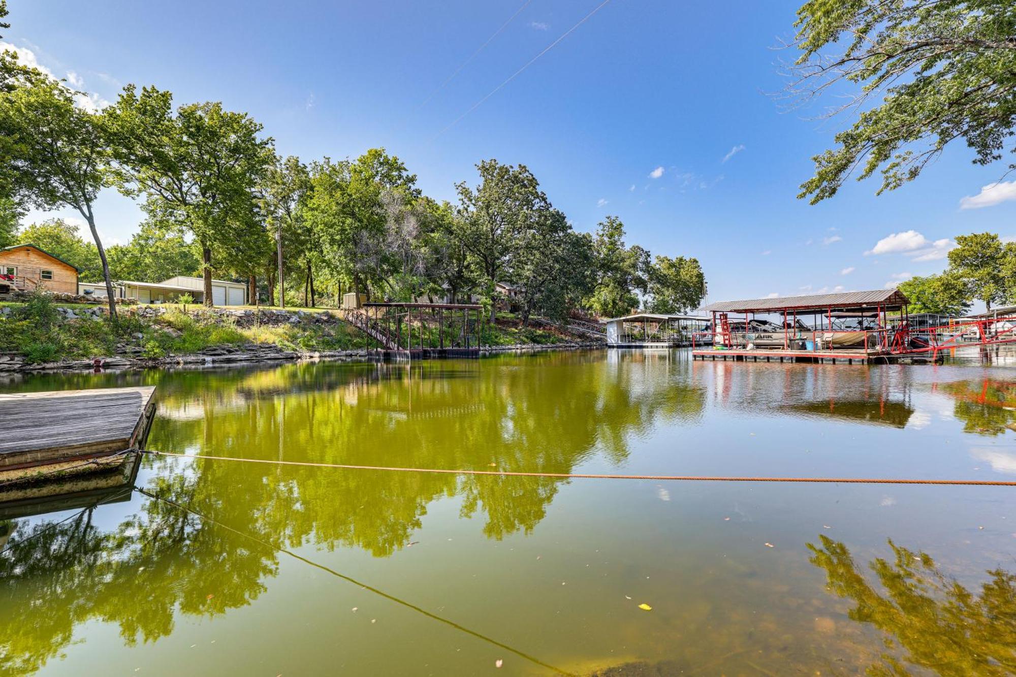 Grove Lakefront Cabin With Water And Dock Access! Kültér fotó