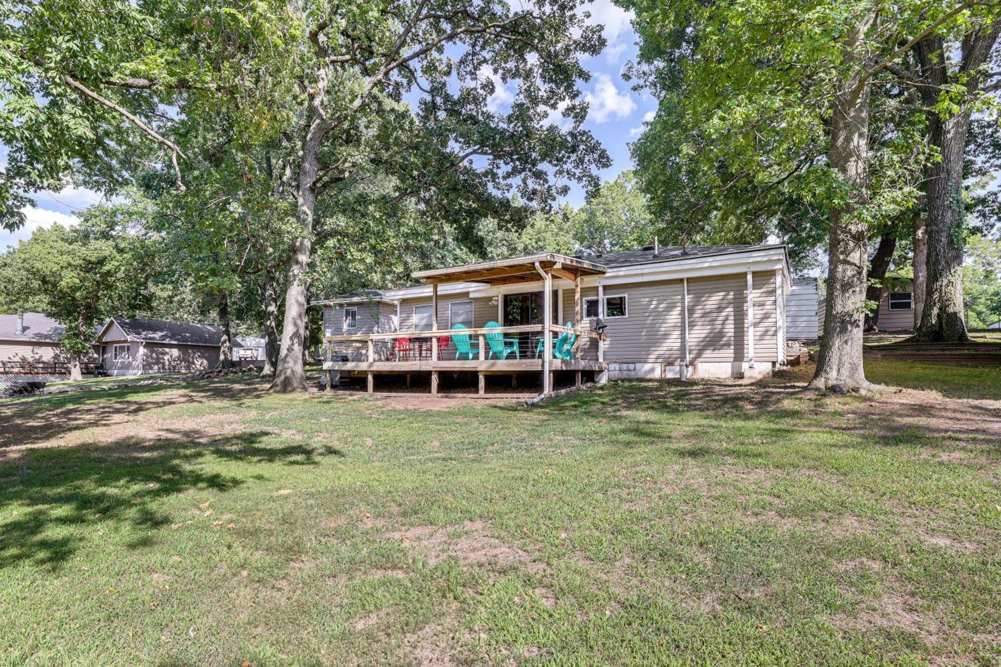 Grove Lakefront Cabin With Water And Dock Access! Kültér fotó